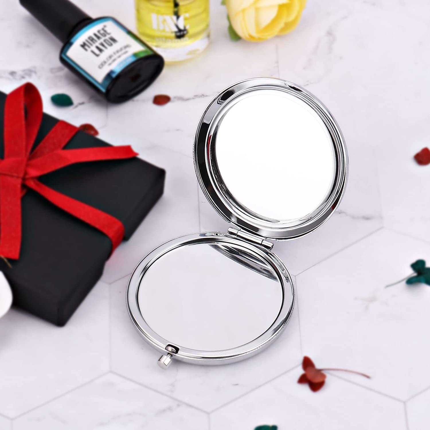 A customized makeup mirror wit – Beauty Makeup Names recenzja i cena